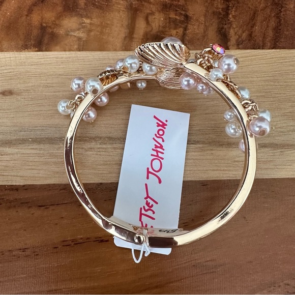 Betsey Johnson Gold Tone Seashell Hinge Bangle With Shaky Faux Pearl & Crystal - Picture 2 of 3